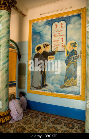 Wandbild an der Cao Dai Tempel in Tay Ninh Saigon Vietnam Stockfoto