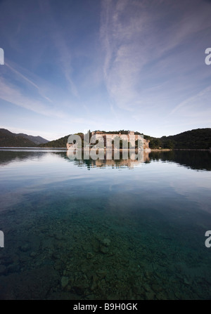 Die Klosterruine St. Marys Insel im "Großen See", auf der Insel Mljet, Kroatien Stockfoto