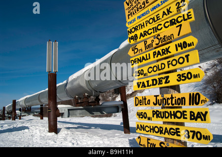 Wegweiser in der Nähe von Alaska-Pipeline, Fairbanks, Alaska Stockfoto