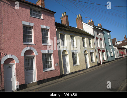 Bunt bemalte alte Reihenhäuser Woodbridge Suffolk England Stockfoto