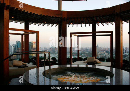 China, Shanghai. Blick von der Hyatt on the Bund Hotel in Shanghai. Stockfoto