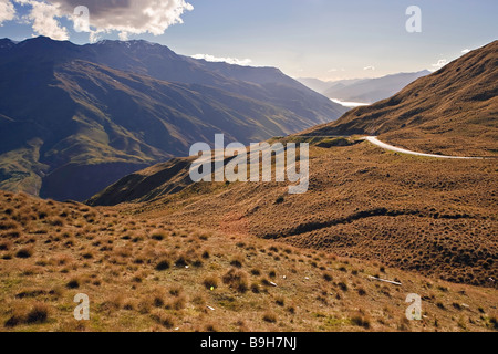 Crown Range Road zwischen Wanaka und Queenstown Central Otago Südinsel Neuseeland Stockfoto