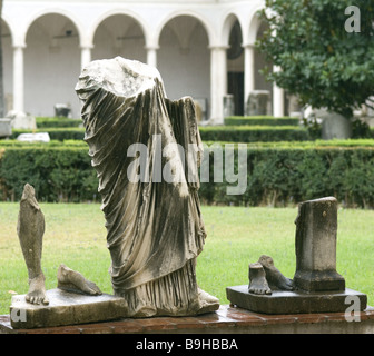 Italien Rom Thermen des Diokletian Kreuzgang Museo Nazionale Romano außerhalb Skulptur Bildhauer-Kunst Fragmente Thermen des Diokletian Stockfoto