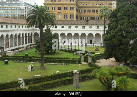 Italien Rom Thermen des Diokletian Kreuzgang Museo Nazionale Romano draußen Skulptur Bildhauer-Kunst Thermen des Diokletian Europa Stockfoto