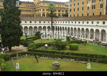 Italien Rom Thermen des Diokletian Kreuzgang Museo Nazionale Romano draußen Skulptur Bildhauer-Kunst Thermen des Diokletian Europa Stockfoto