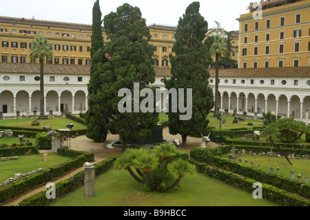 Italien Rom Thermen des Diokletian Kreuzgang Museo Nazionale Romano draußen Skulptur Bildhauer-Kunst Thermen des Diokletian Europa Stockfoto