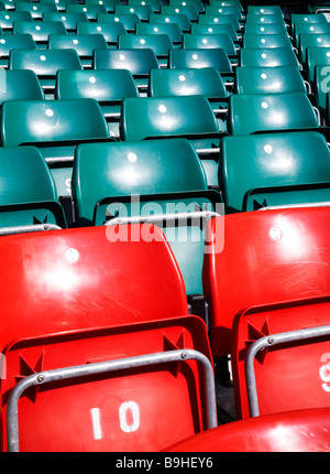 Sitzgelegenheiten im Fürstentum Stadion, früher bekannt als das Millennium Stadium. Stockfoto