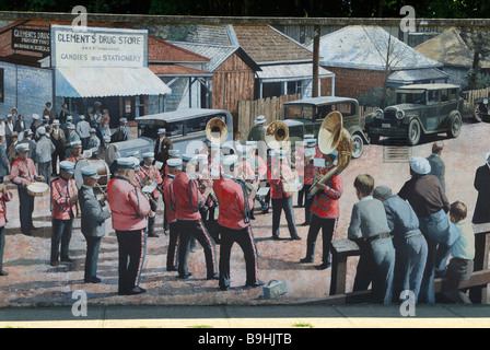 Stadt-Konzert, großes Wandgemälde auf der Geschichte von Kanada, Chemainus, Vancouver Island, Kanada, Nordamerika Stockfoto