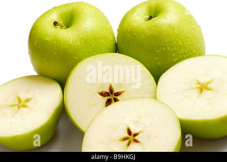 Äpfel, in Hälften und ganze schneiden Stockfoto