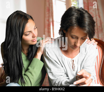 Frau Freundin zu unterstützen Stockfoto