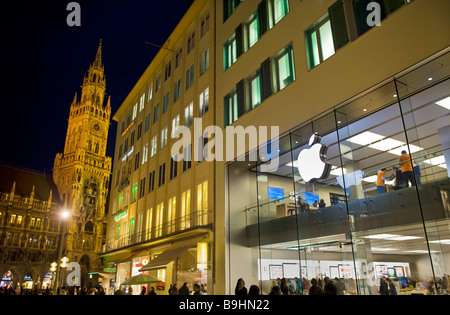 Marienplatz Bayern München bei Nacht Mary Ort alte Rathaus Stadt Genius Bar MAC Bayern Zentralplatz Apple Macintosh speichern Stockfoto