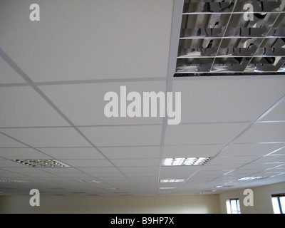 Abgehängte Decke im Büro Stockfoto, Bild: 23131182 - Alamy