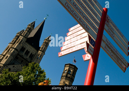 Grober St. Martinskirche und Informationen Zeichen für Sehenswürdigkeiten, Köln, Nordrhein-Westfalen, Deutschland Stockfoto