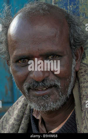 Indischer Mann am lokalen Markt in Ooty, Tamil Nadu, Indien Stockfoto