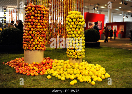 Türme gemacht von Äpfeln auf eine landwirtschaftliche Messe namens "Gruene Woche" in Berlin, Deutschland, Europa Stockfoto