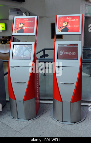 Air Berlin quick Check-in Terminals am Flughafen Berlin-Tegel, Berlin, Deutschland Stockfoto