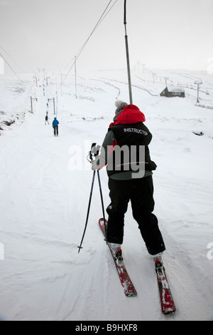 Skilehrer, Glenshee Zentrum, Braemar, Schottland, Vereinigtes Königreich Stockfoto