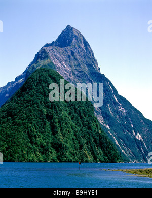 Blick auf Mitre Peak, Milford Sound, Fiordland-Nationalpark, Südinsel, Neuseeland Stockfoto