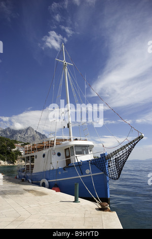 Kroatien Dalpatia Makarska Riviera Brela Hafen Reise-Schiff Europa Ziel Ferienort Adria mediterran Stockfoto