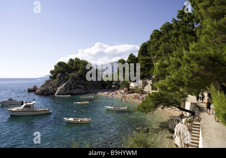 Kroatien Dalpatia Makarska Riviera Brela Strandbucht Boote Europa Ziel Tourist Resort Adria mediterrane sandy Stockfoto