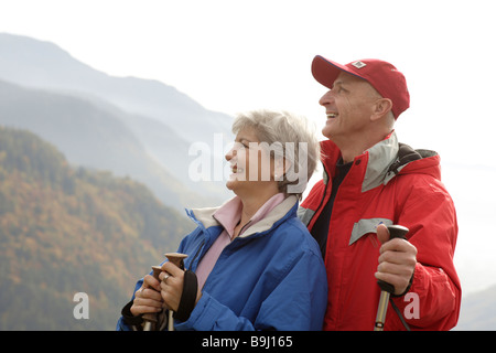 Alten Ehepaar eine Pause von Nordic walking Stockfoto