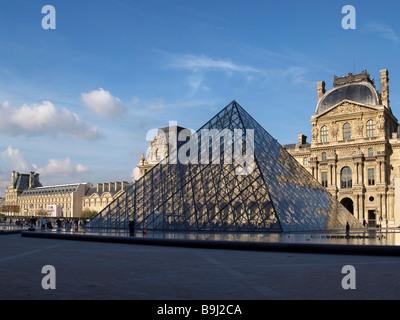 Innenhof des Louvre Pyramide, Paris, Frankreich, Europa Stockfoto