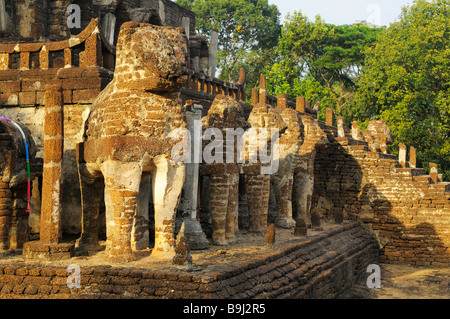 Wat Chang Lom Tempel in den Tempeln der Sukhotai Unesco Weltkulturerbe, Si Satchalanai, Thailand, Asien Stockfoto