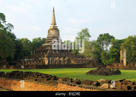 Wat Chang Lom Tempel in den Tempeln der Sukhotai Unesco Weltkulturerbe, Si Satchalanai, Thailand, Asien Stockfoto