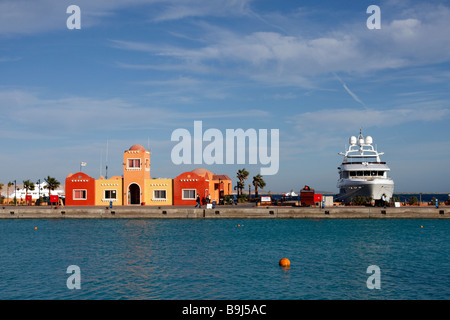 Der Yachthafen in Hurghada am Roten Meer in Ägypten Stockfoto
