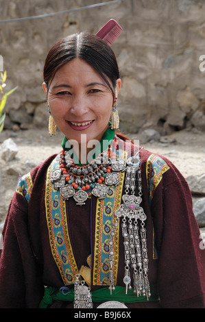 Ladakhi Frau in Tracht, Leh, Ladakh, Nord-Indien, Himalaya, Asien Stockfoto