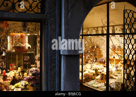 Osterei-Display in einem alle Jahr-Osterei-Shop namens "Ostern in Salzburg", Salzburg, Austria, Europe Stockfoto