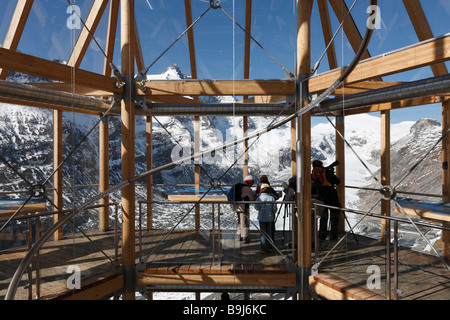 Wilhelm Swarovsky Observatory am Kaiser-Franz-Josefs-Hoehe mit Blick auf Berg Großglockner und Pasterze Gletscher, Grossglo Stockfoto