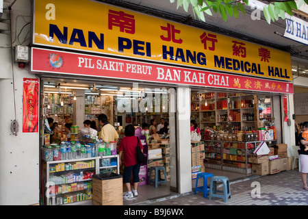 Der Nan Pei Medical Hall in Gaya Street Kota Kinabalu Sabah Malaysia Stockfoto