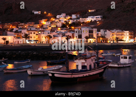 Im Fischereihafen von Playa de Santiago am Abend, La Gomera, Kanaren, Kanarische Inseln, Spanien, Europa Stockfoto