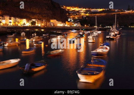 Im Fischereihafen von Playa de Santiago am Abend, La Gomera, Kanaren, Kanarische Inseln, Spanien, Europa Stockfoto