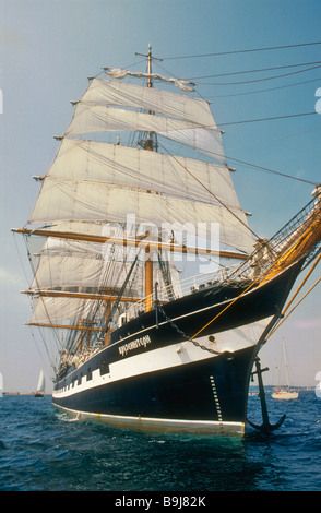 Die 1926 russische 114m vier Masten Viermastbark groß Schiff Krusenschtern in Weymouth Dorset England UK Stockfoto