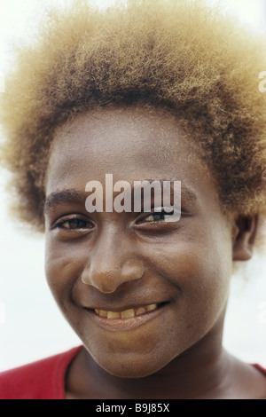 Ozeanien Melanesien Papua Neuguinea Insel Neuirland Frau junge dunkelhäutige blond Porträt Lächeln keine Freigabe Inselstaat Stockfoto