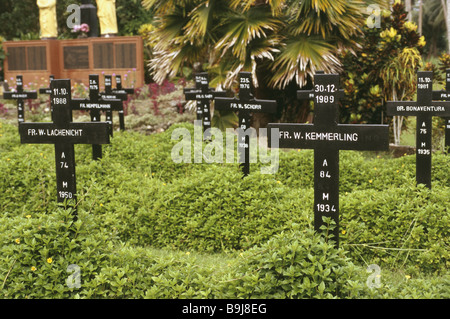 Ozeanien Melanesien Papua New Guinea Madang Alexishafen Missionsstation Friedhof Bagger Kreuze Inselstaat Nordküste Stockfoto