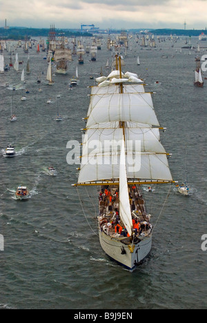 Winderjammer Parade an der Kieler Woche 2008 mit deutschen Sail Training Schiff und Schiff marine Gorch Fock und Weitere Stockfoto