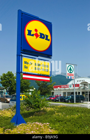 Wegweiser von Lidl und Spar Supermarkt Ketten, Österreich, Europa Stockfoto