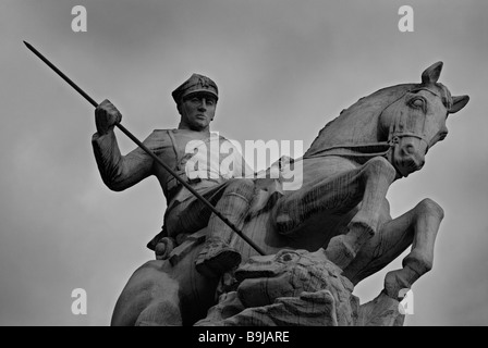 Ein Denkmal zu Posen Kavallerie (Ulanen) zeigt einen Soldaten zu Pferd, bewaffnet mit einem Speer, Poznan, Polen Stockfoto