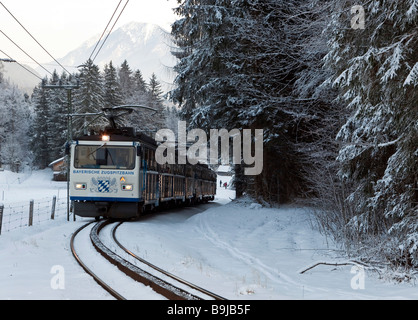 Bayerische Zugspitzbahn Railway Company Zug vor Berg Zugspitze, Zahnradbahn, Grainau, Bayern, Deutschland, Europa Stockfoto