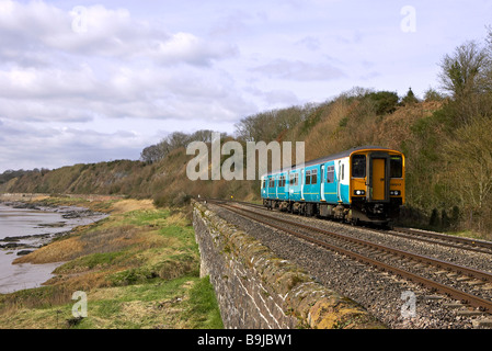 Arriva Trains Wales 150213 Formen 2 54 08 00 Maesteg Cheltenham vorbei Purton und die Severn Mündung 24 03 09 Stockfoto