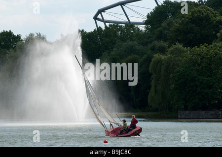 Segelboot Und Font Ne Auf Dem Maschsee Hannover Niedersachsen Deutschland Hannover Masch See Germany Stockfoto