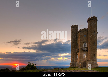 Sonnenuntergang am Leuchtturm Turm, Broadway, Cotswolds, Worcestershire, England, Großbritannien, Europa Stockfoto