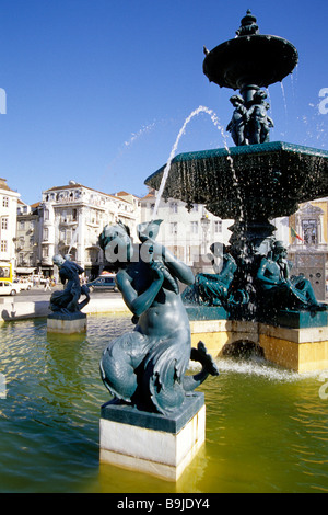 Brunnen mit Skulpturen auf dem Rossio-Platz, Praça de Dom Pedro IV, Altstadt, Lissabon, Portugal, Europa Stockfoto