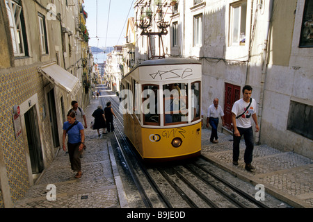 Elevador da Bica, Lift, Straßenbahn, Seilbahn zwischen Tejo und Bairra Alto Viertel, Altstadt von Lissabon, Lisboa, Portugal, Stockfoto