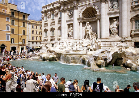 Fontana di Trevi, barocker Brunnen Bau, Touristen, Rom, Italien, Europa Stockfoto