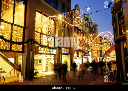 Einkaufszentrum Kalvertoren, Fassade mit Weihnachten Dekoration, Kalverstraat, Amsterdam, Noord-Holland, Niederlande, Europa Stockfoto