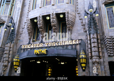 Tuschinski Theater, Pathe Kinos, Kino, Detail der Fassade mit beleuchteten Eingang in die Reguliersbreestraat, Amsterdam, noch Stockfoto